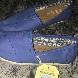 TOMS FOR SALE!!! 👟✨✨✨